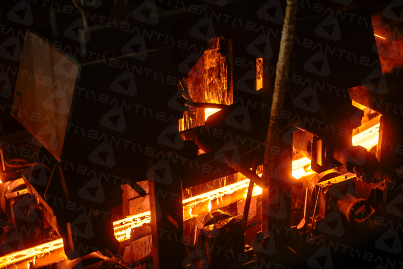 Heavy industrial equipment used for processing ISRI-classified steel scrap
